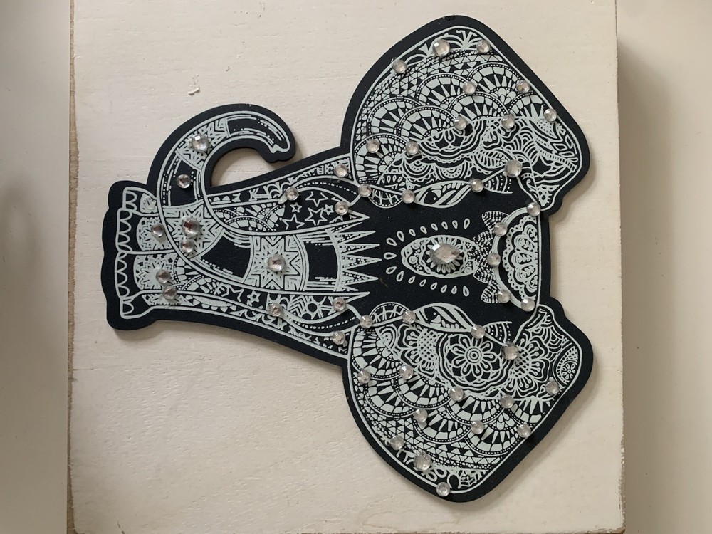 2x Pictures Elephant And Hand