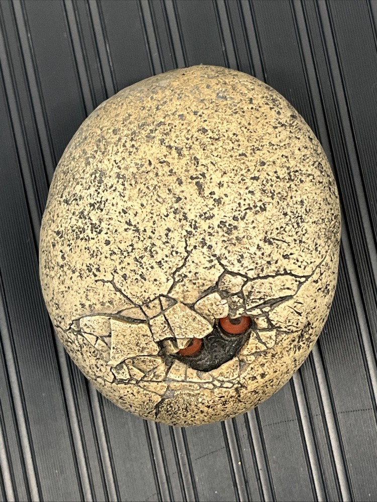 1994 Windstone Edition 94 Pena - Hatching Stone Egg