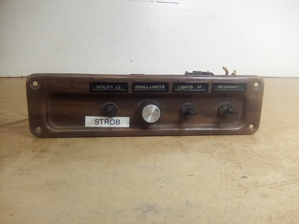 1994 Freightliner FLD 22-25266-004 Dash Switch Panel