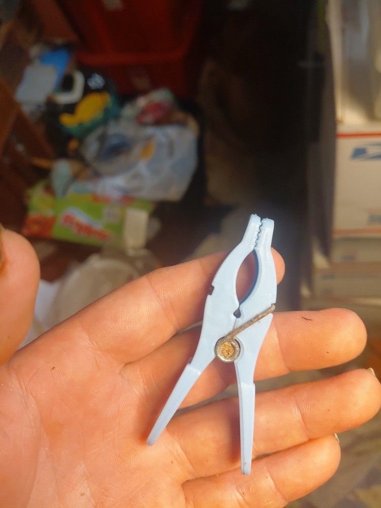 Plastic Clothespin X1