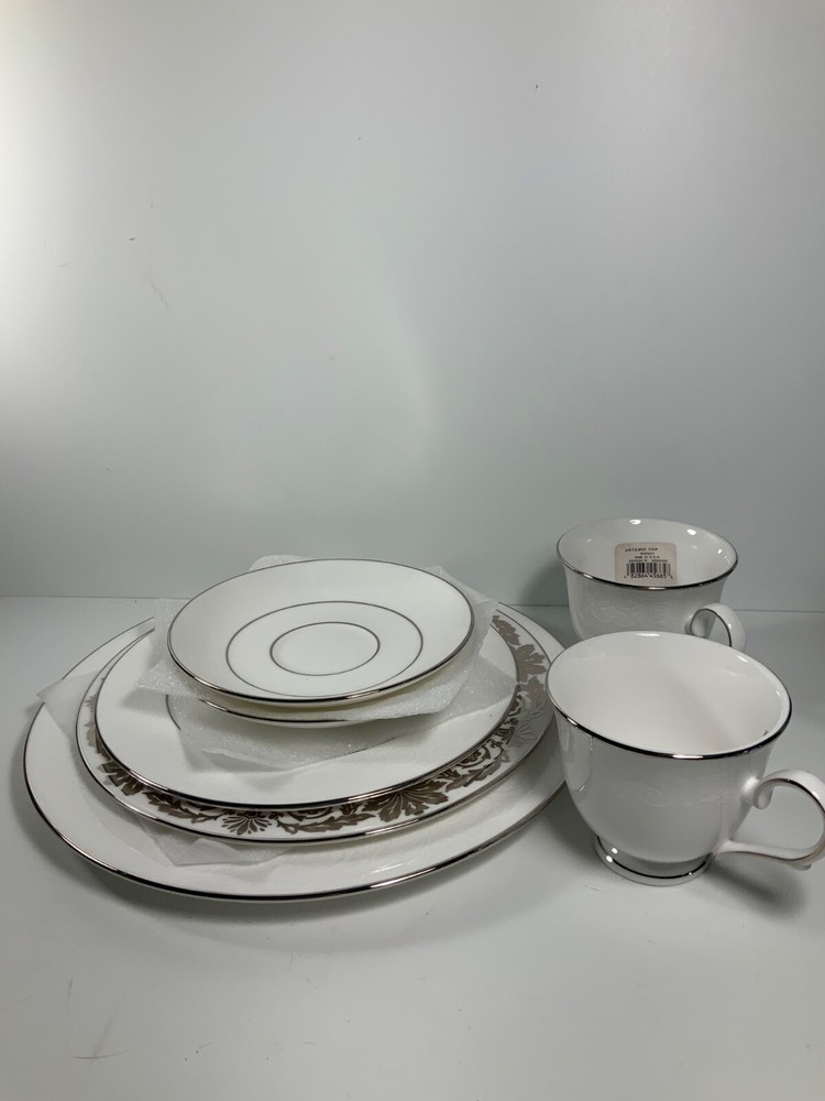Lenox Artemis 7 Piece Platinum Rim Place Setting with Box