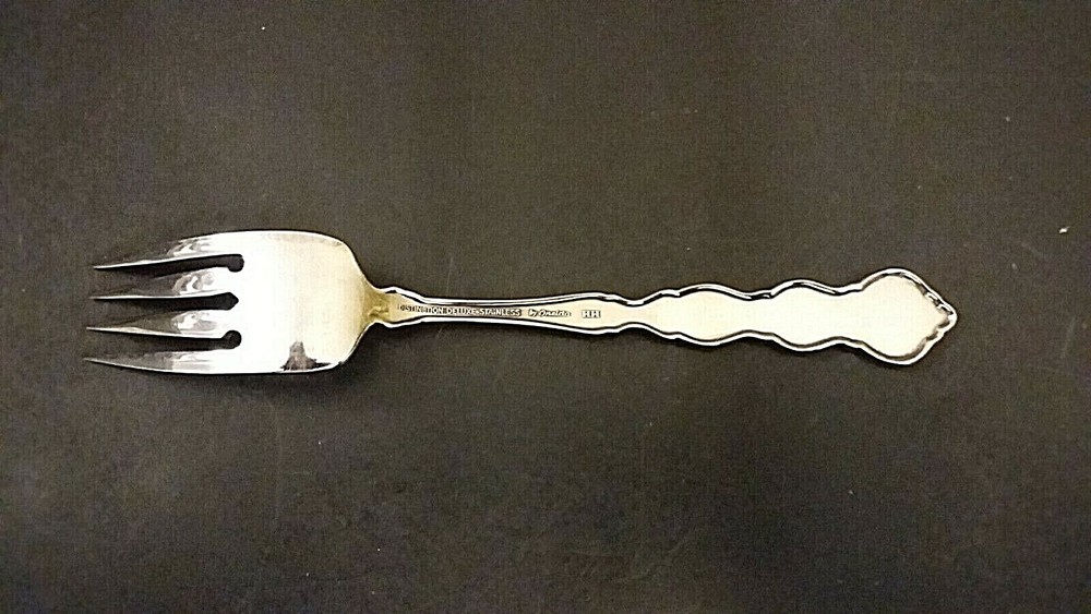 Oneida Valerie stainless salad fork 6 3/4"