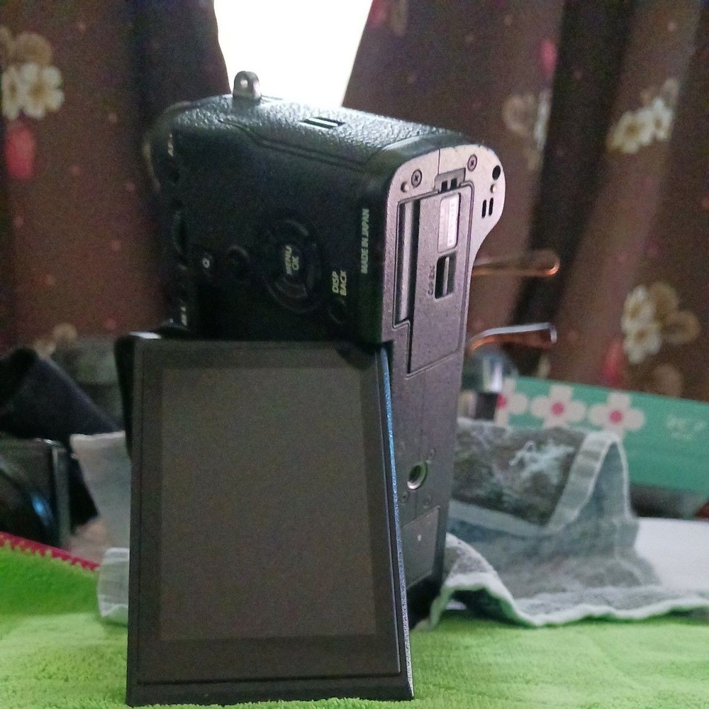 FUJIFILM X-T2 Mirrorless Camera BattCharger Set