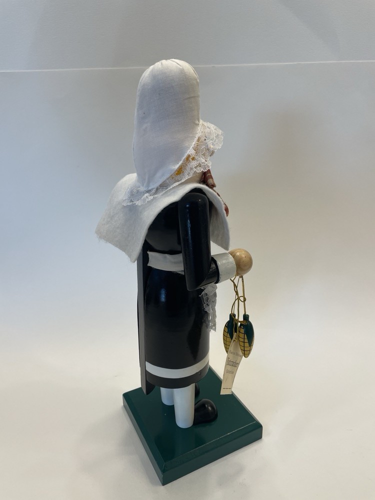 Nutcracker Limited Edition 2009 Fall Harvest Thanksgiving 14”- Woman w/ corn
