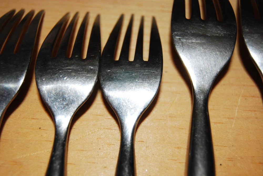 16 Piece Lot Hampton Silversmiths HSV84 Satin Stainless Flatware