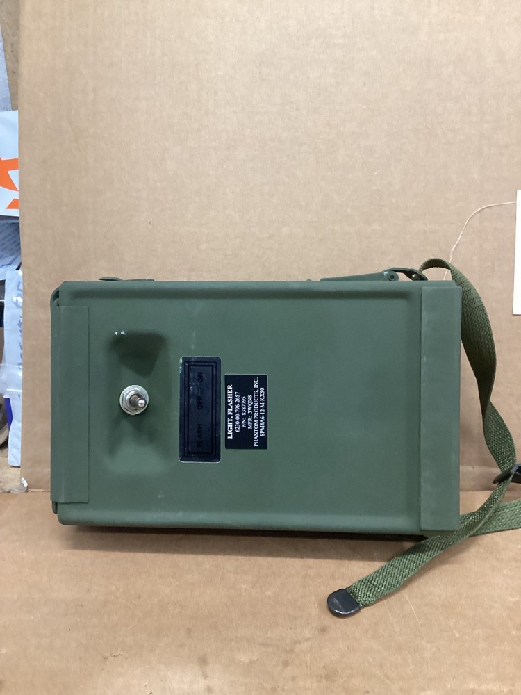 Lantern electric,flasher portable/M88 rec. veh. 6230-00-796-2657