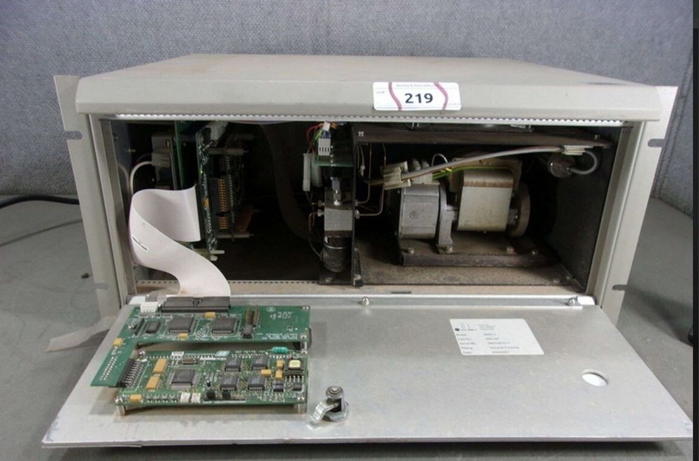 AMETEK / BASELINE MOCON SERIES 8800H total hydrocarbon analyzer