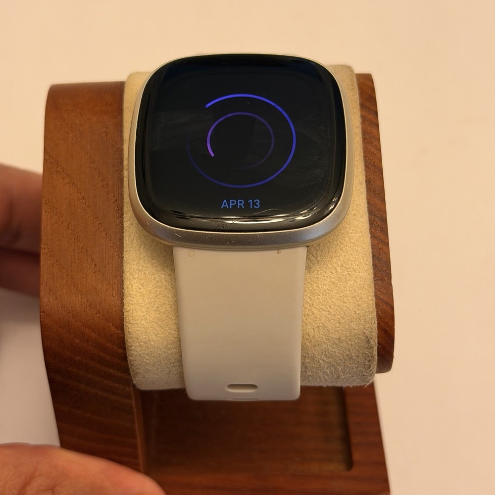 Fitbit Versa 3, Gold Case, Charger Included, Tested