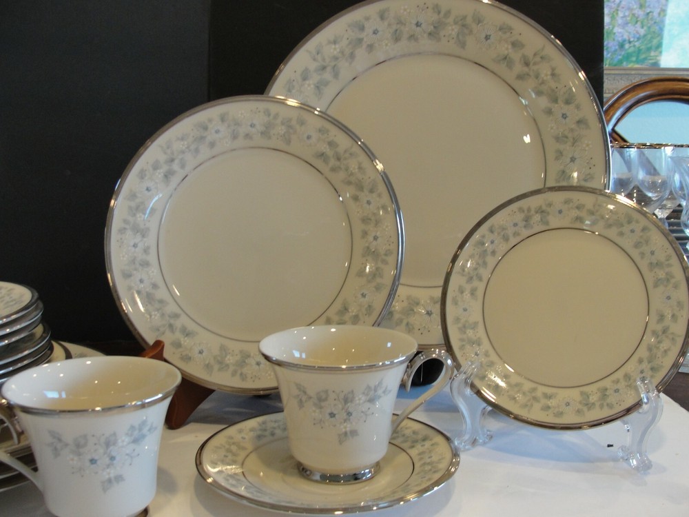 LENOX WINGSONG 4 - 5 PIECES SETTING 20 PIECES
