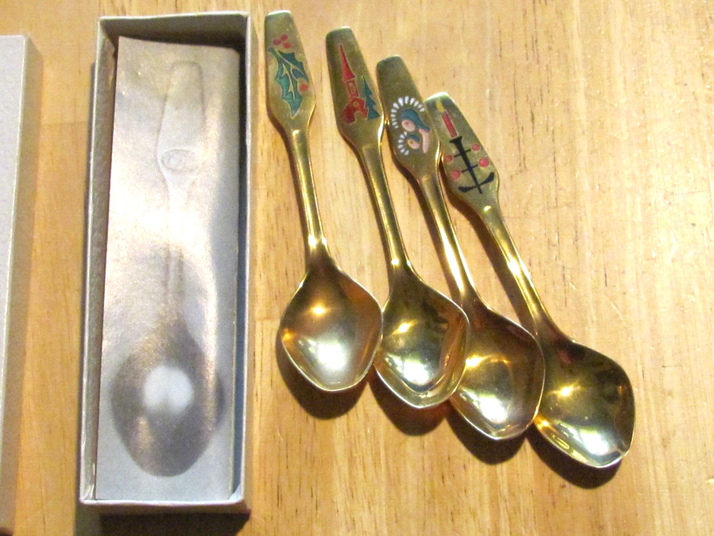 4 CHRISTMAS 1970'S ENAMEL TOP COFFEE SPOON MEKA DENMARK