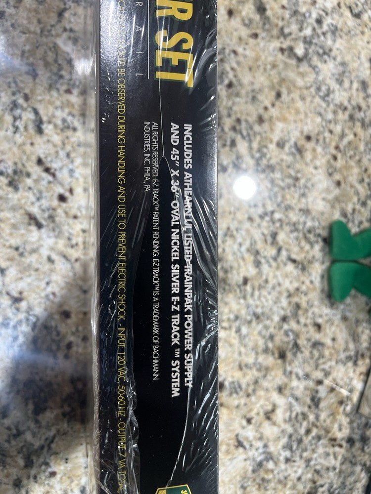 John Deere Train Power Supply and 45x36 Silver E Track New In Box