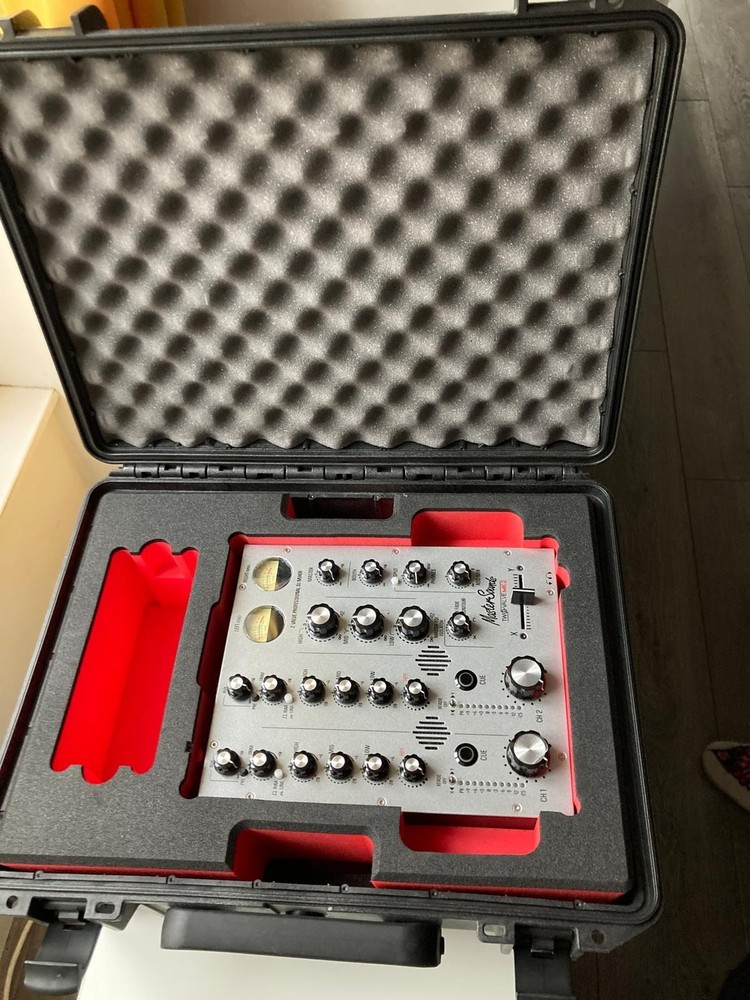 MasterSounds Radius 2 Valve Including Linear PSU And Fitted Flightcase