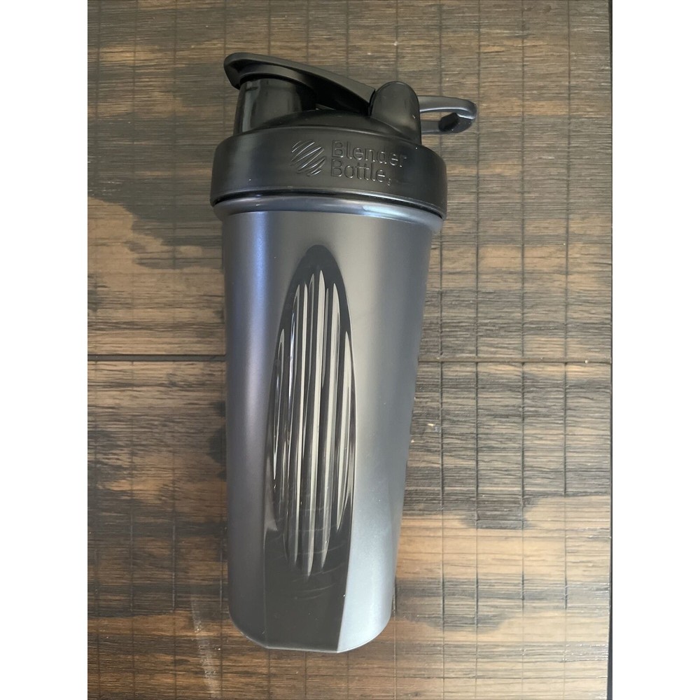 New BlenderBottle 28oz Classic Bottle With Loop Black/Gray