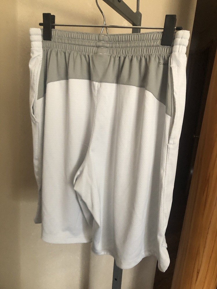 Mens Adidas Shorts size M EUC