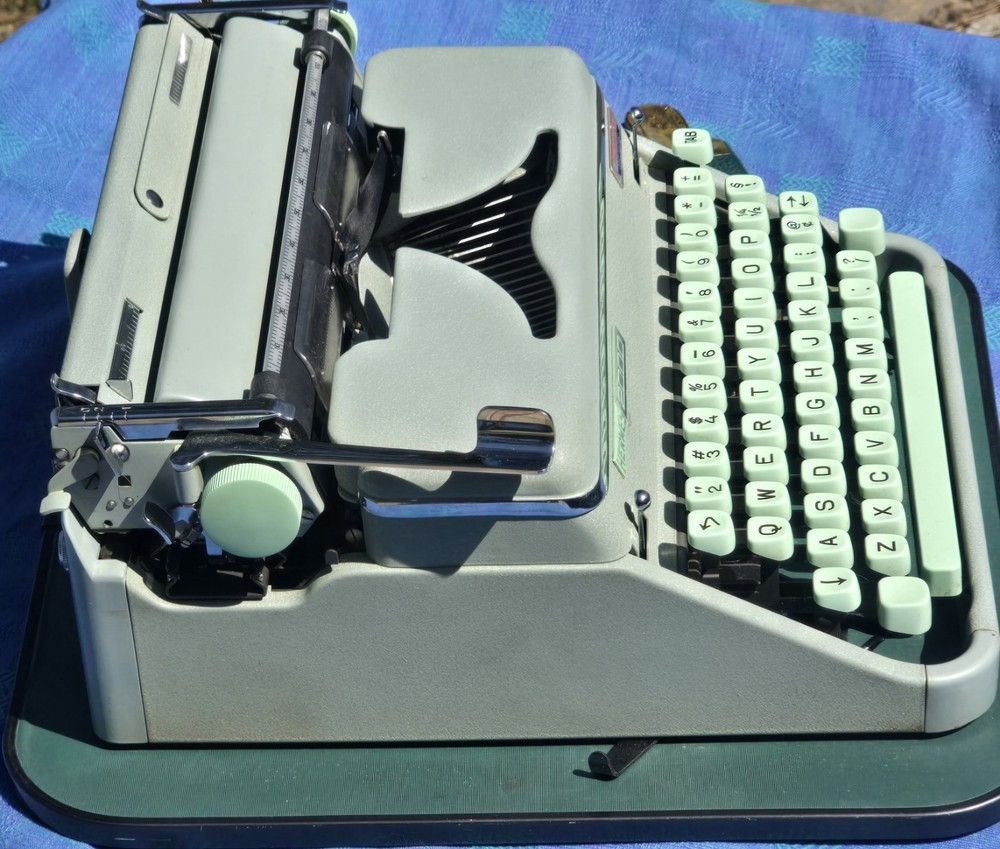 Hermes 2000 Typewriter 1959 Green + Case Manual Brush READ