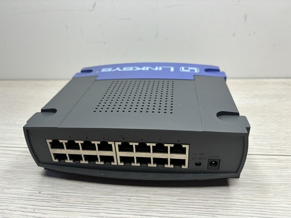 LINKSYS EFAH16W EtherFast 10/100 16-Port Workgroup Hub