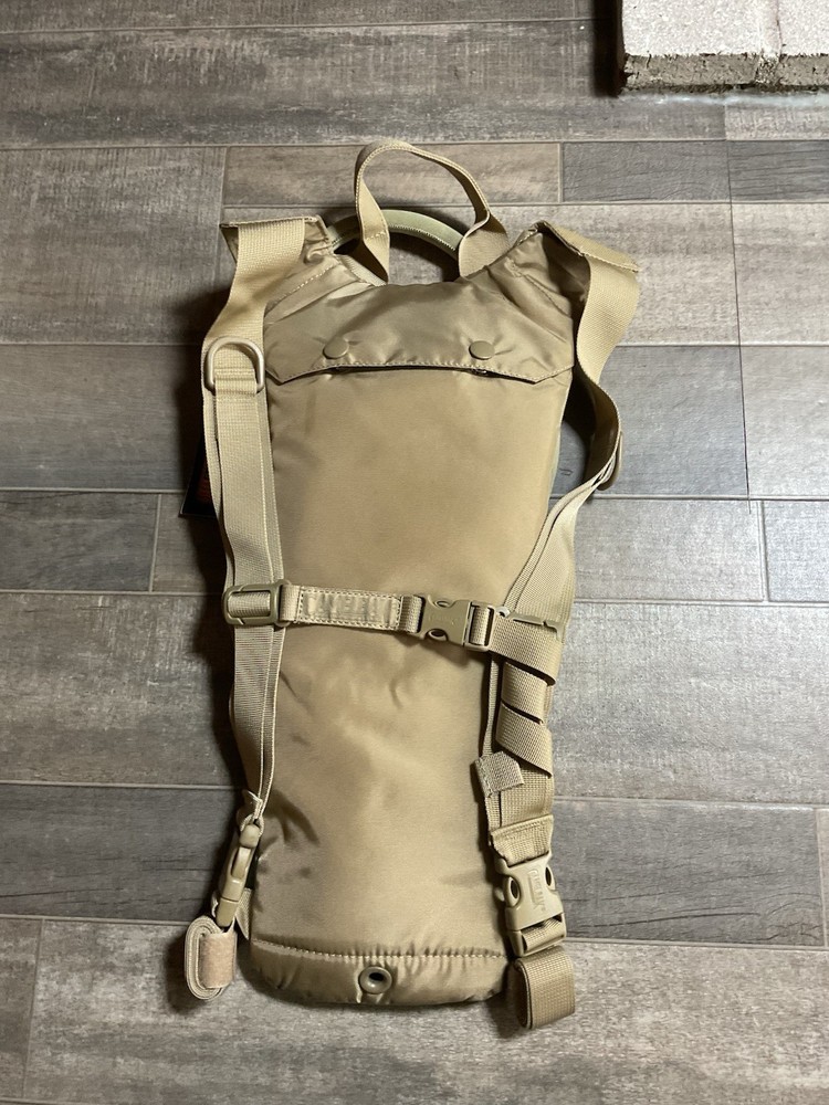 NEW Camelbak Hydration pack 2L NWT Beige Tan Camo