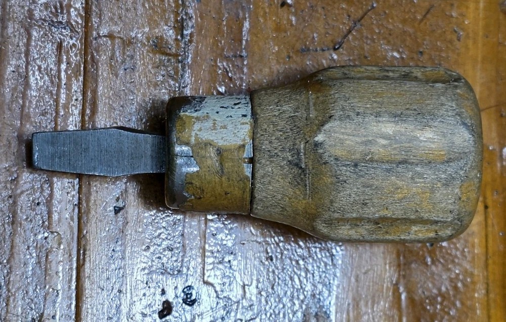 Vintage Irwin Stubby Wood Handle Slotted Screwdriver