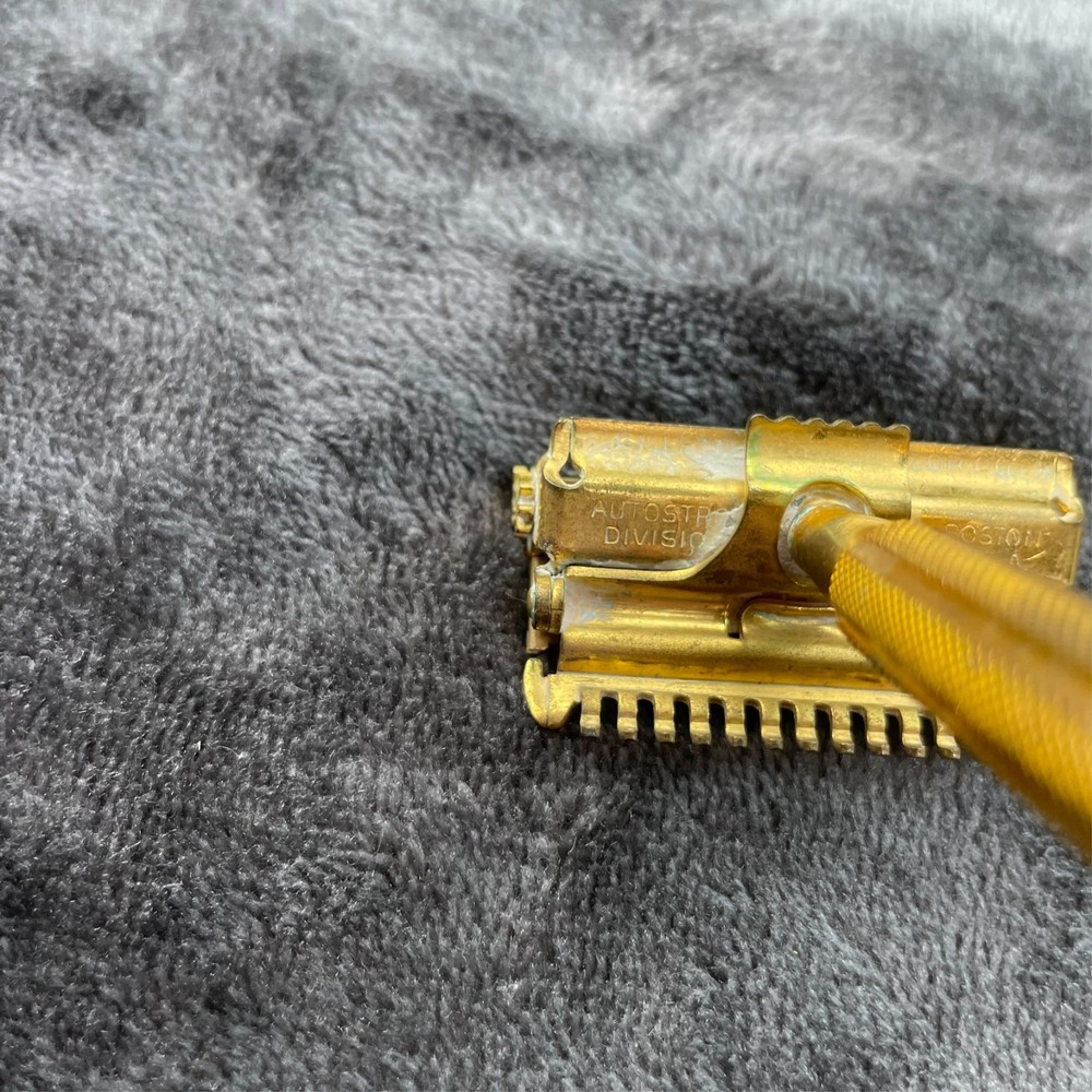 Auto Strop Safety Razor Valet Gold Tone