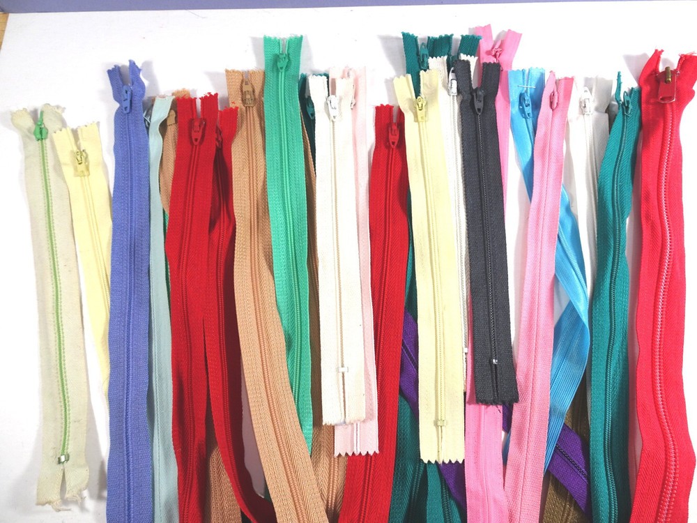 32 Assorted Nylon ZIPPERS All Sizes Crafts Sewing