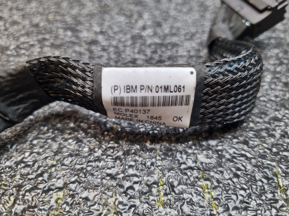 01ML061 - IBM Front SAS CABLE - IBM S924 PART