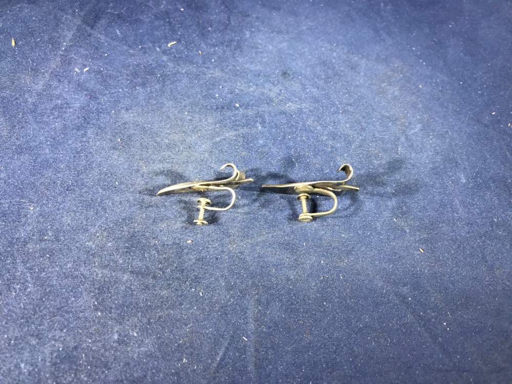 K1-4 STERLING SILVER EARRINGS - CLIP-ON BACKS - LEAF PATERN