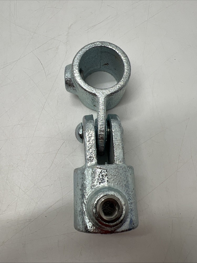 PRO-SAFE Galvanized Swivel Socket Fittin for Structural Pipe Rail: 3/4" Pipe