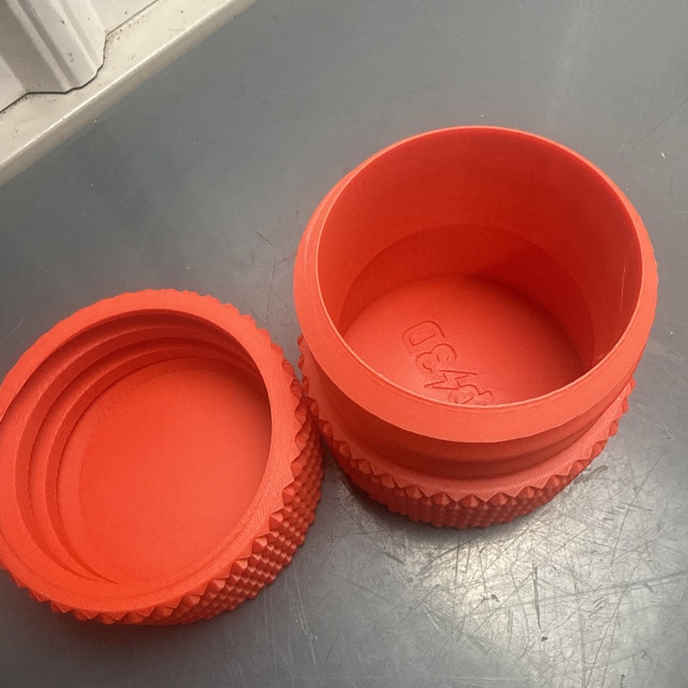 milwaukee Threaded Container