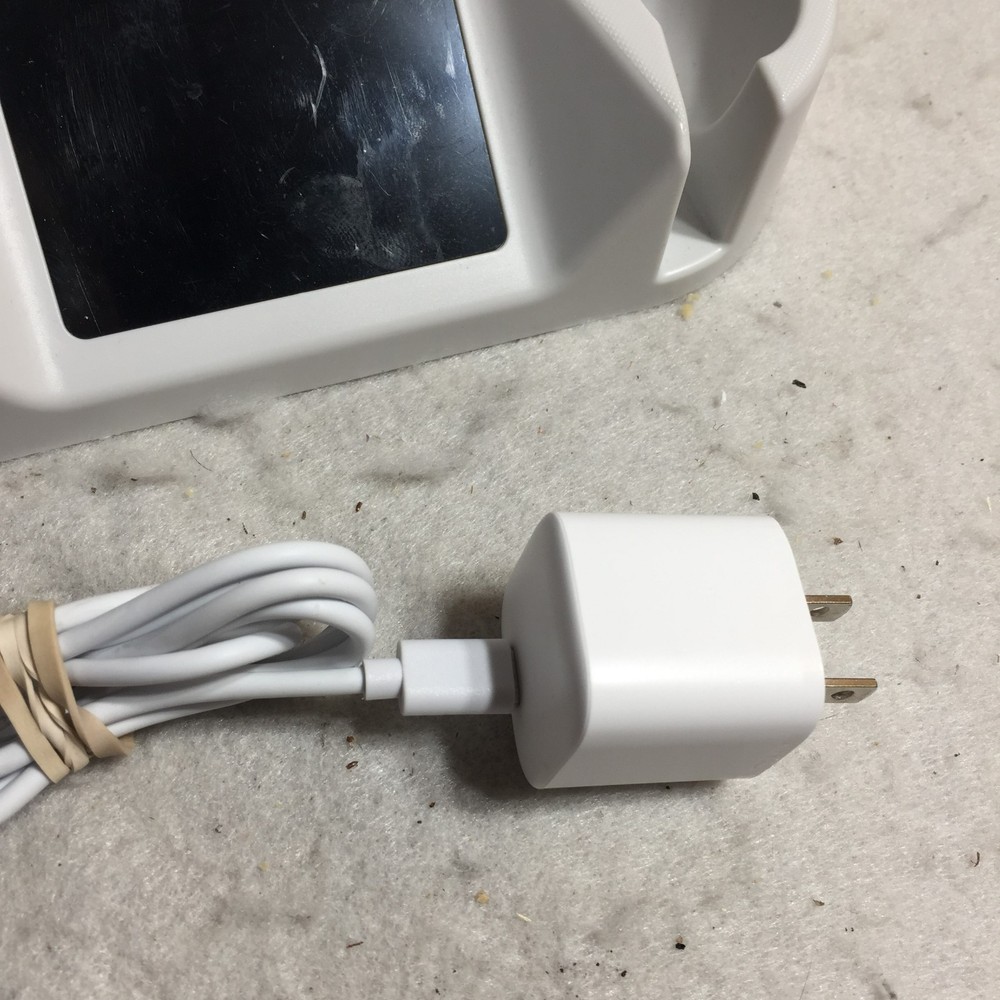 Oculus Charging Dock Model R002 White Plug In