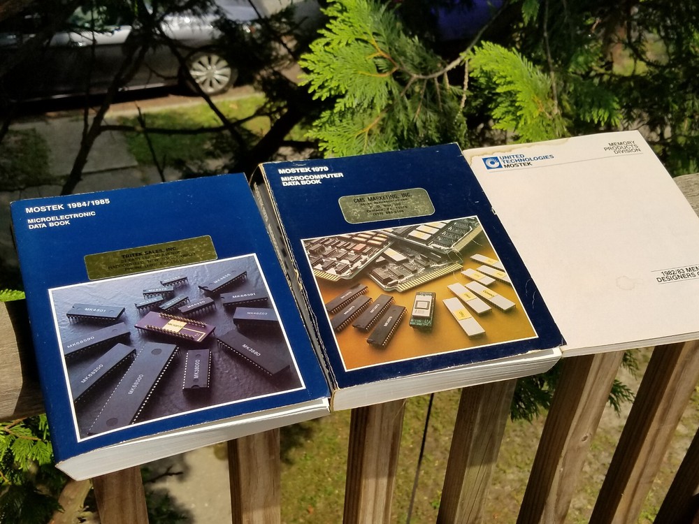 4 VINTAGE MOSTEK MICROELECTRONICS BOOKS MEMORY DATA 1979 MICROCOMPUTER 1984, '85