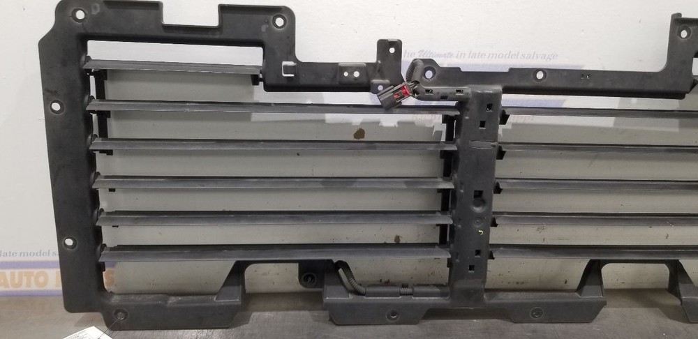 19 GMC YUKON DENALI 6.2L AIR SHUTTER ASSEMBLY