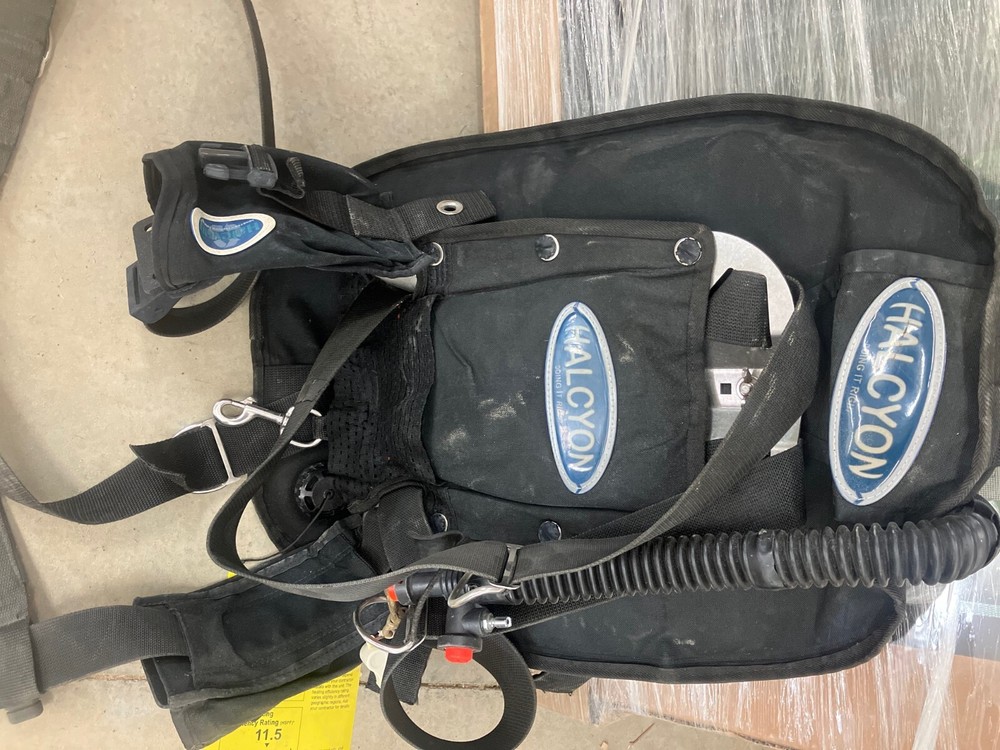Halcyon Buoyancy Compensator excellent used condition