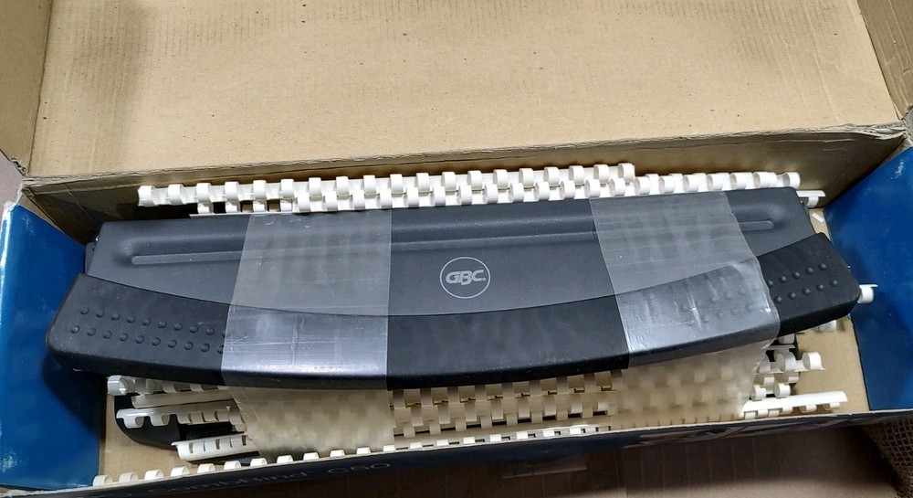 GBC CombBind C50 Personal Binding System with original box + Book Spirals!