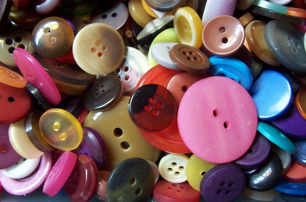 200 New Buttons Assorted Mixed Color and Sizes