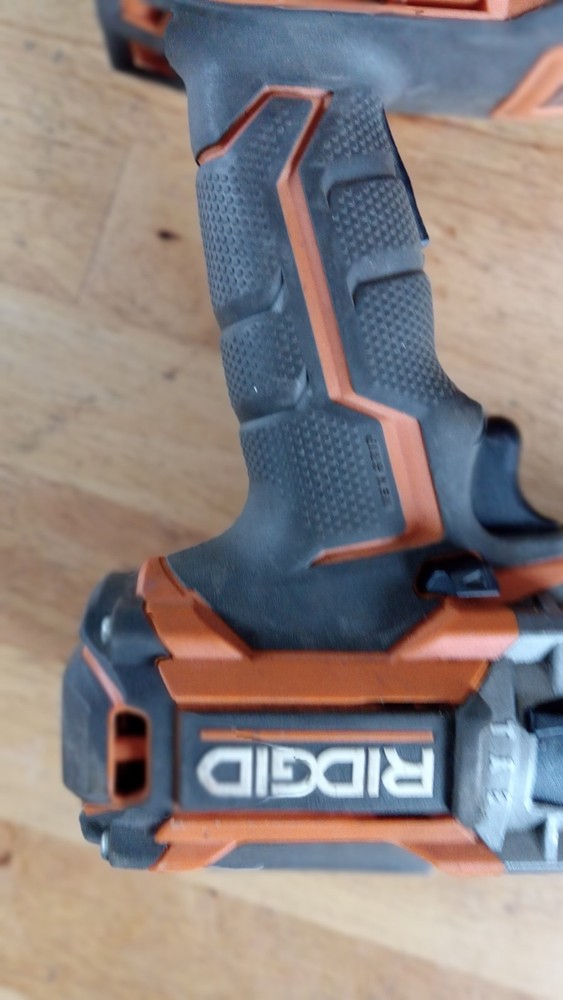 used ridgid 18 volt hammer-drill r86116