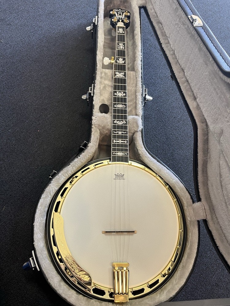 Washburn B17 5-String Banjo with Case