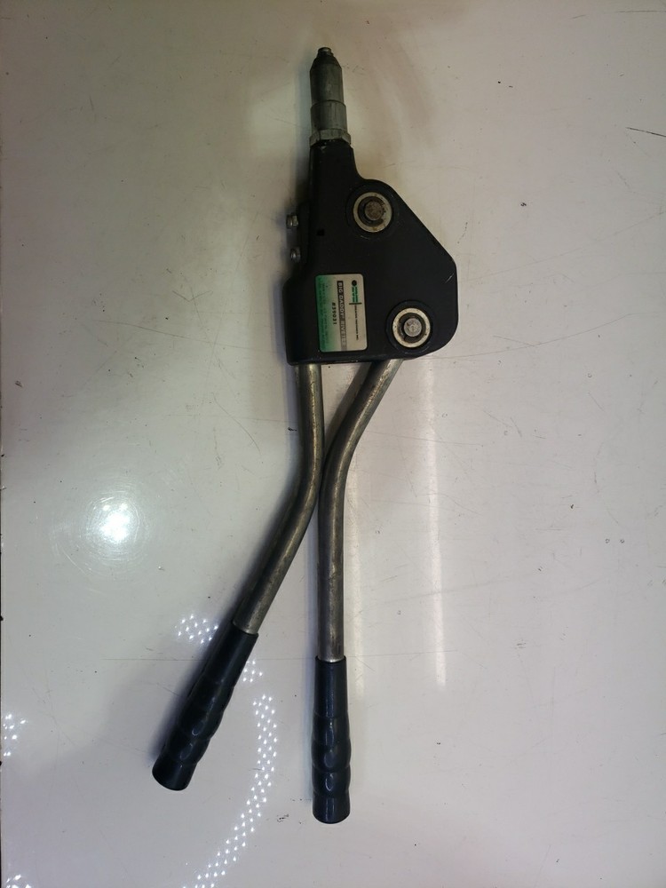 Big Daddy Riveter 39031 Hand Riveter