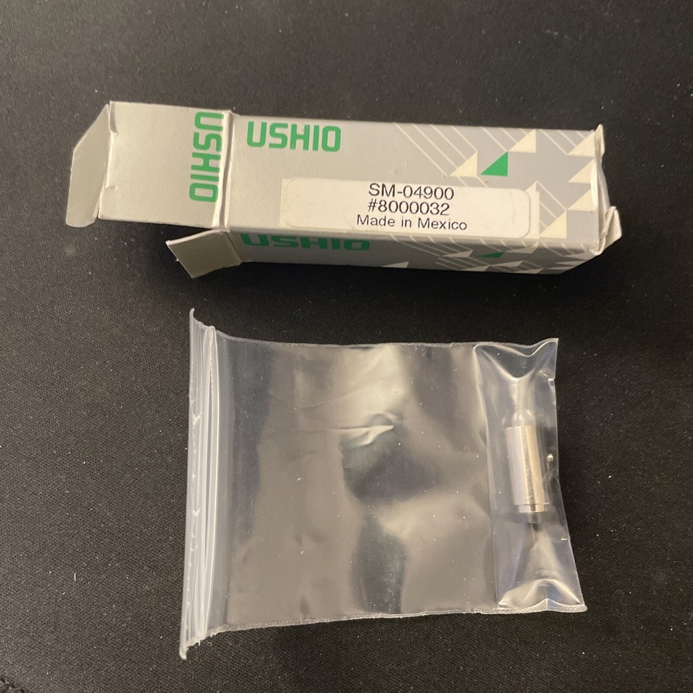 Ushio halogen lightbulb #800032 SM-04900