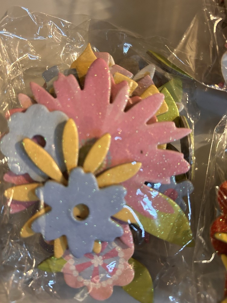 200-piece Assorted Shapes & Alpha Glitter Chipboard