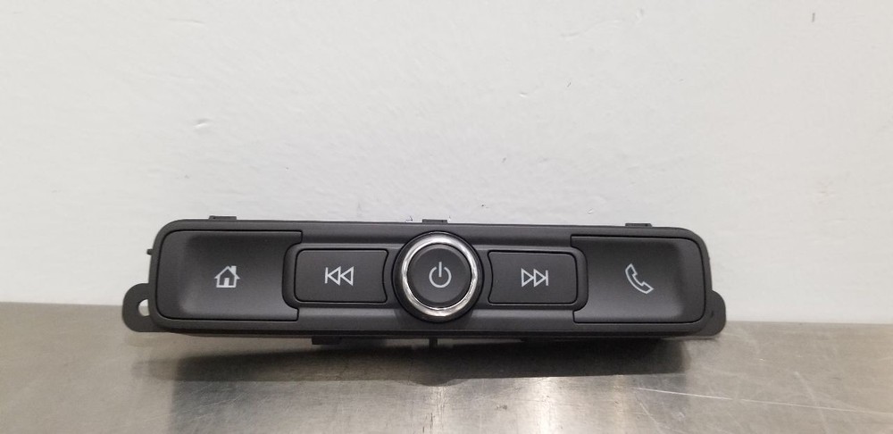 25 CHEVY SILVERADO 1500 RADIO AUDIO CONTROL PANEL 42565560