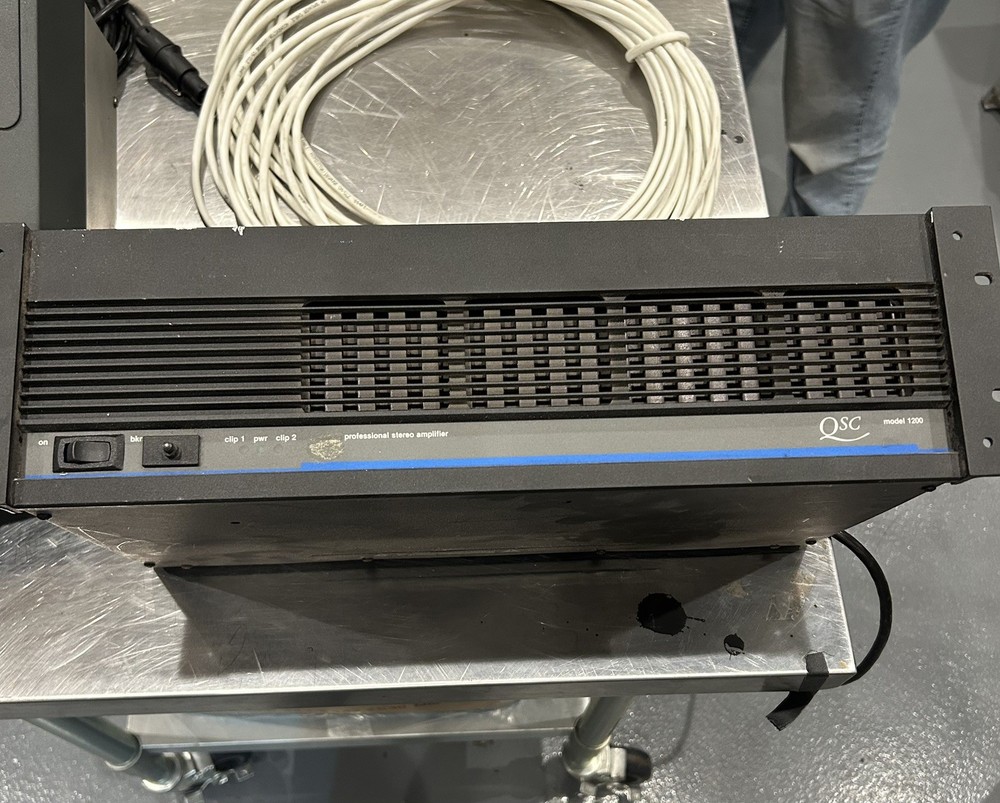 QSC MODEL 1200 200W PROFESSIONAL STEREO AMPLIFIER