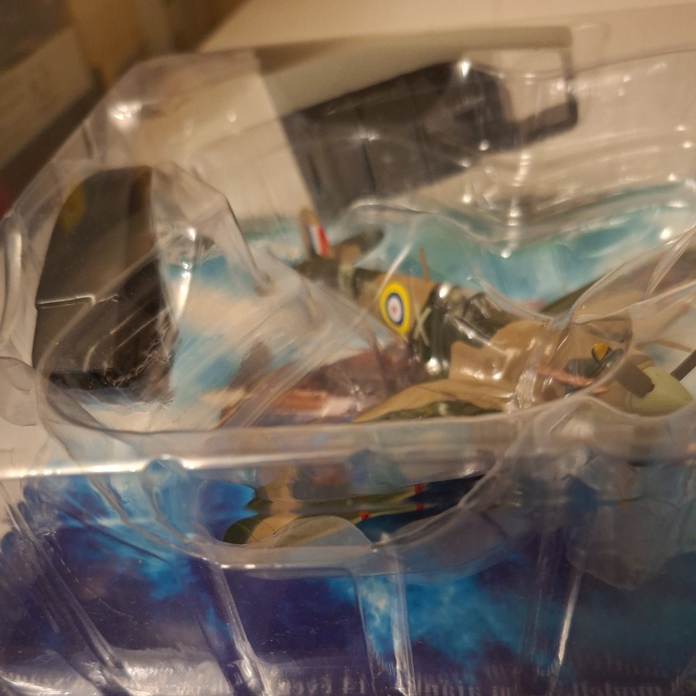 Amercom Supermarine Spitfire MK Vb 616 Squadron (1941) 1.72 Scale ()3)