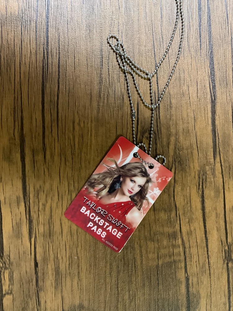 Swiftie backstage pass FAKE!
