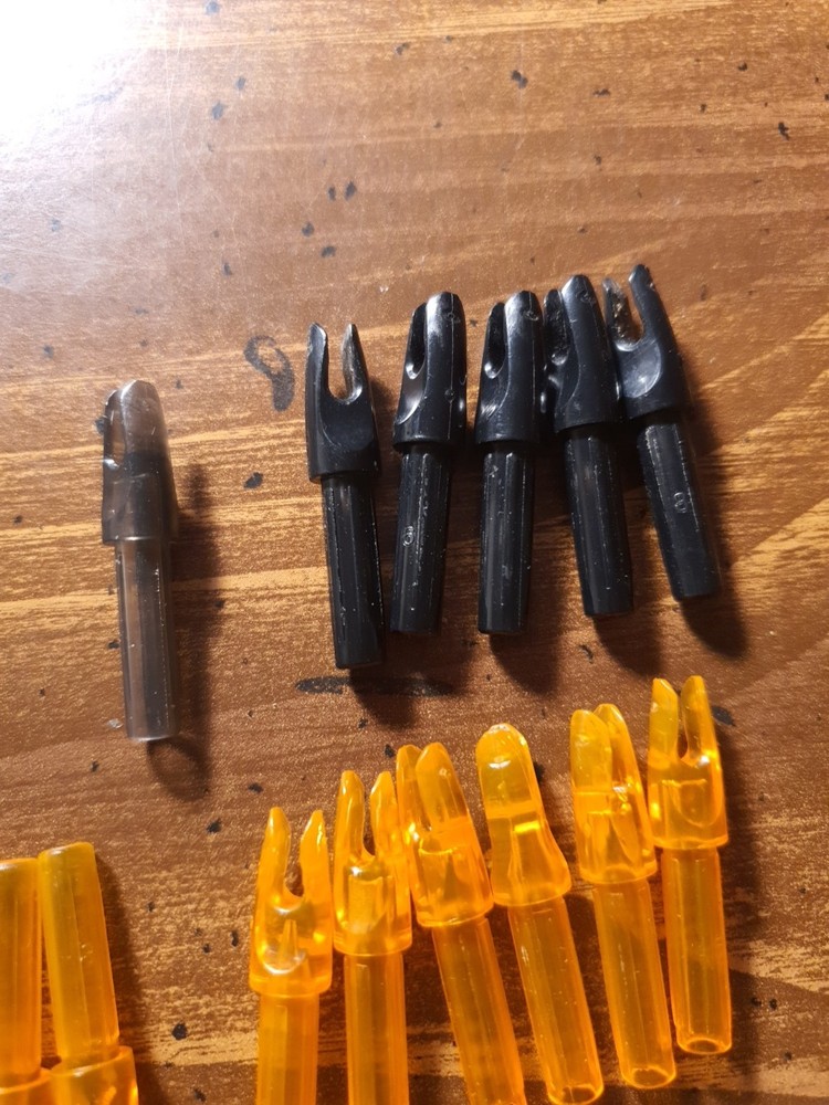 Black Eagle Archery R Nocks Lot (15)