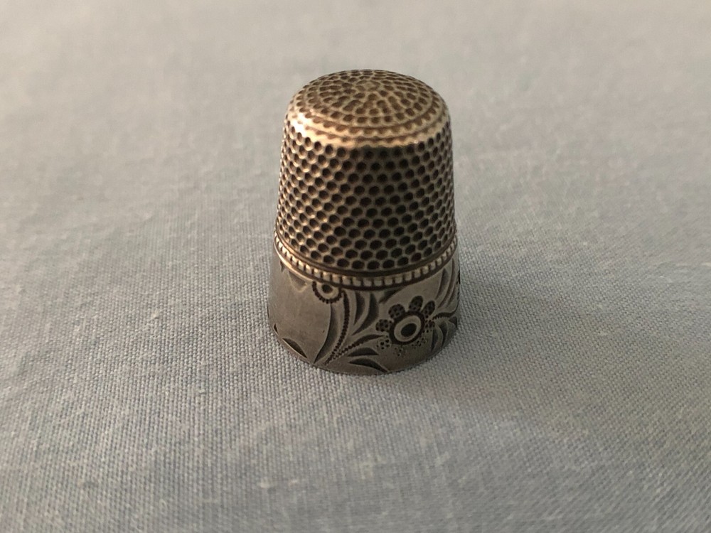 Waite Thresher Silver Thimble #7 Floral Border