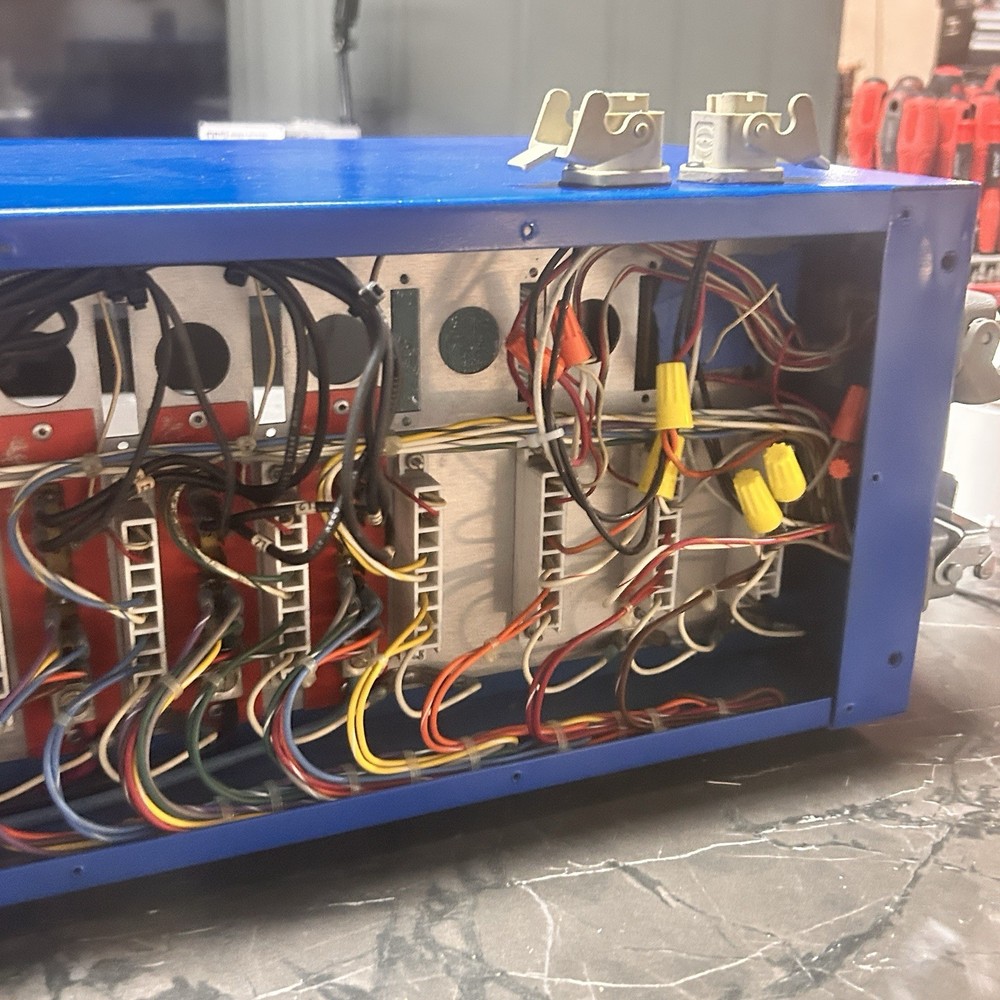 DME 8 Zone Hot Runner Controller. Without card modules