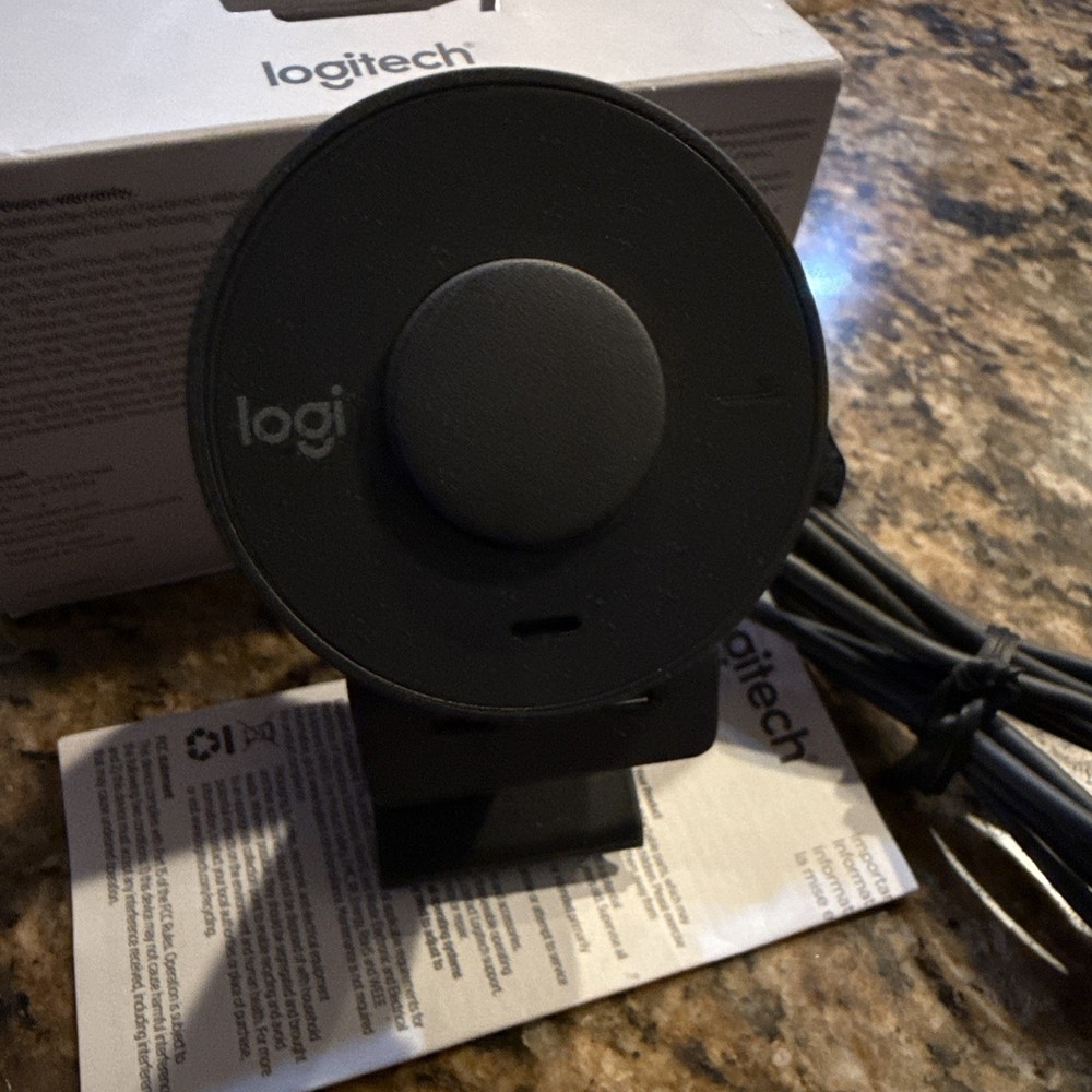 Logitech Brio 1080p Webcam - Auto Light Correction Privacy Shutter with
