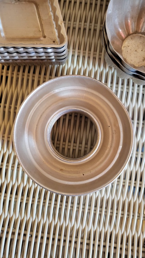 Vintage Metal Bakeware Lot