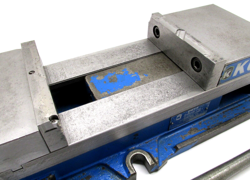KURT ANGLOCK 6" MILLING MACHINE VISE w/ JAWS & HANDLE - #D675