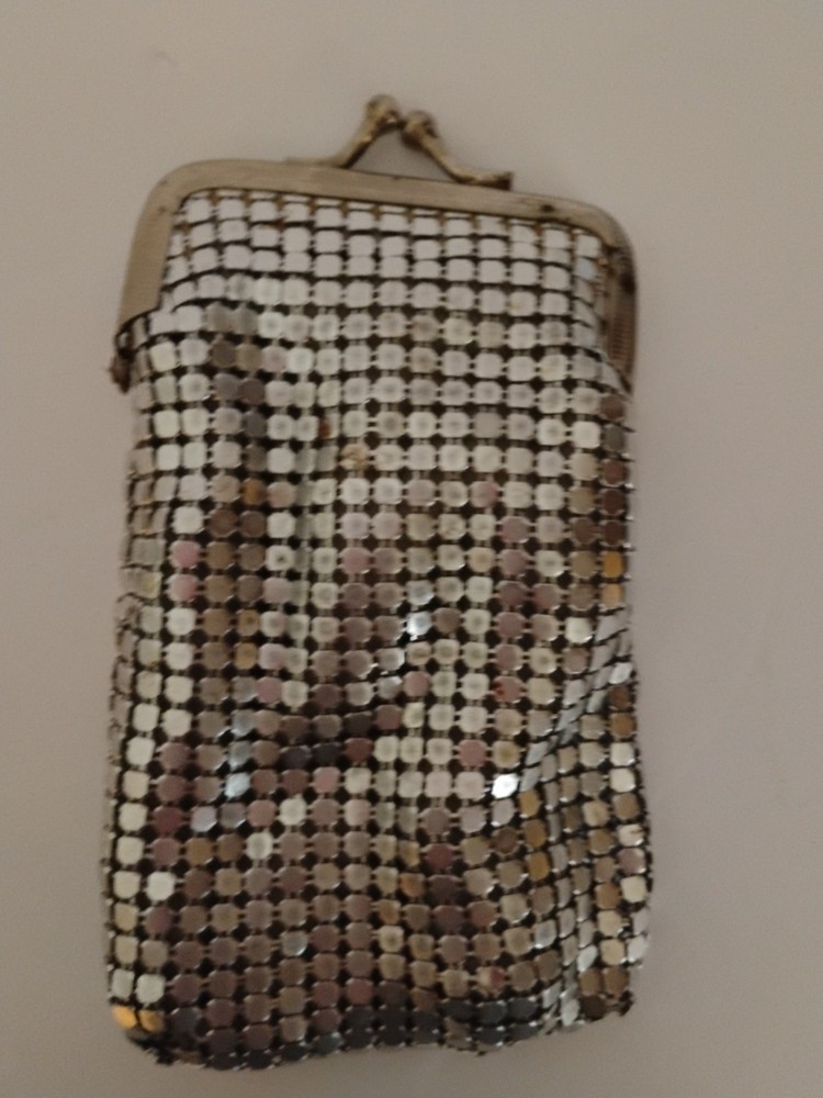 Vintage Cigarette Silver Mesh Case - Clasp Closure - Unbranded - Preowned